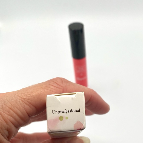 Trust Fund Beauty, Lipgasm Lip Gloss Shade Unprofessional BNIB - Picture 7 of 8